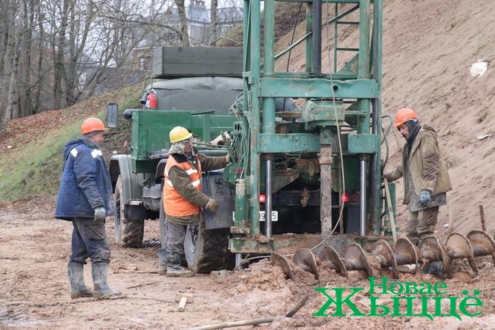 Замкавую гару ў Навагрудку ратуюць ад апоўзня. Што адбываецца з рэканструкцыяй замка