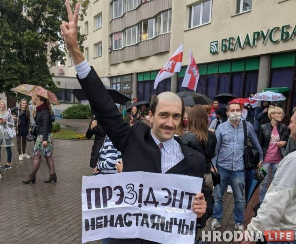 Гродно 20 декабря: прохожие в красно-белом и точечные задержания