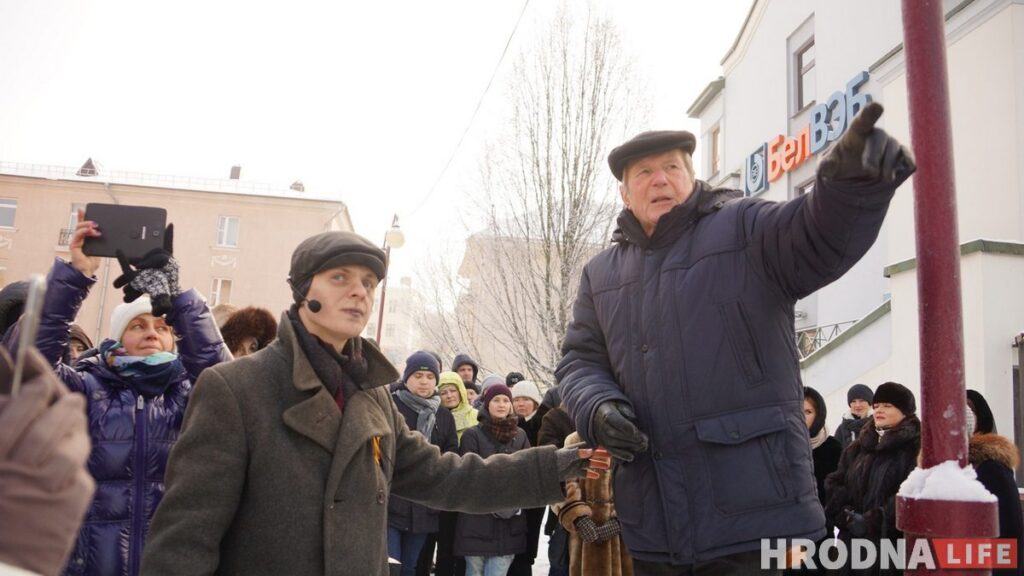 Быў “У турка” і хадзіў да суседа ў гета. Гродзенец успамінае 1930-40-я гады Яўген Пікаловіч падчас экскурсіі па тэрыторыі былога гета ў 2019 годзе. Фото: Ірына Новік