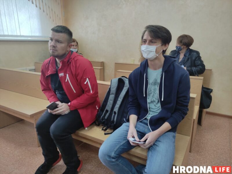 Гродненца оштрафовали за БЧБ-флаг в окне 12-го этажа. О нем сообщила в милицию неравнодушная пенсионерка Гродненца оштрафовали за БЧБ-флаг в окне 12-го этажа. О нем сообщила в милицию неравнодушная пенсионерка