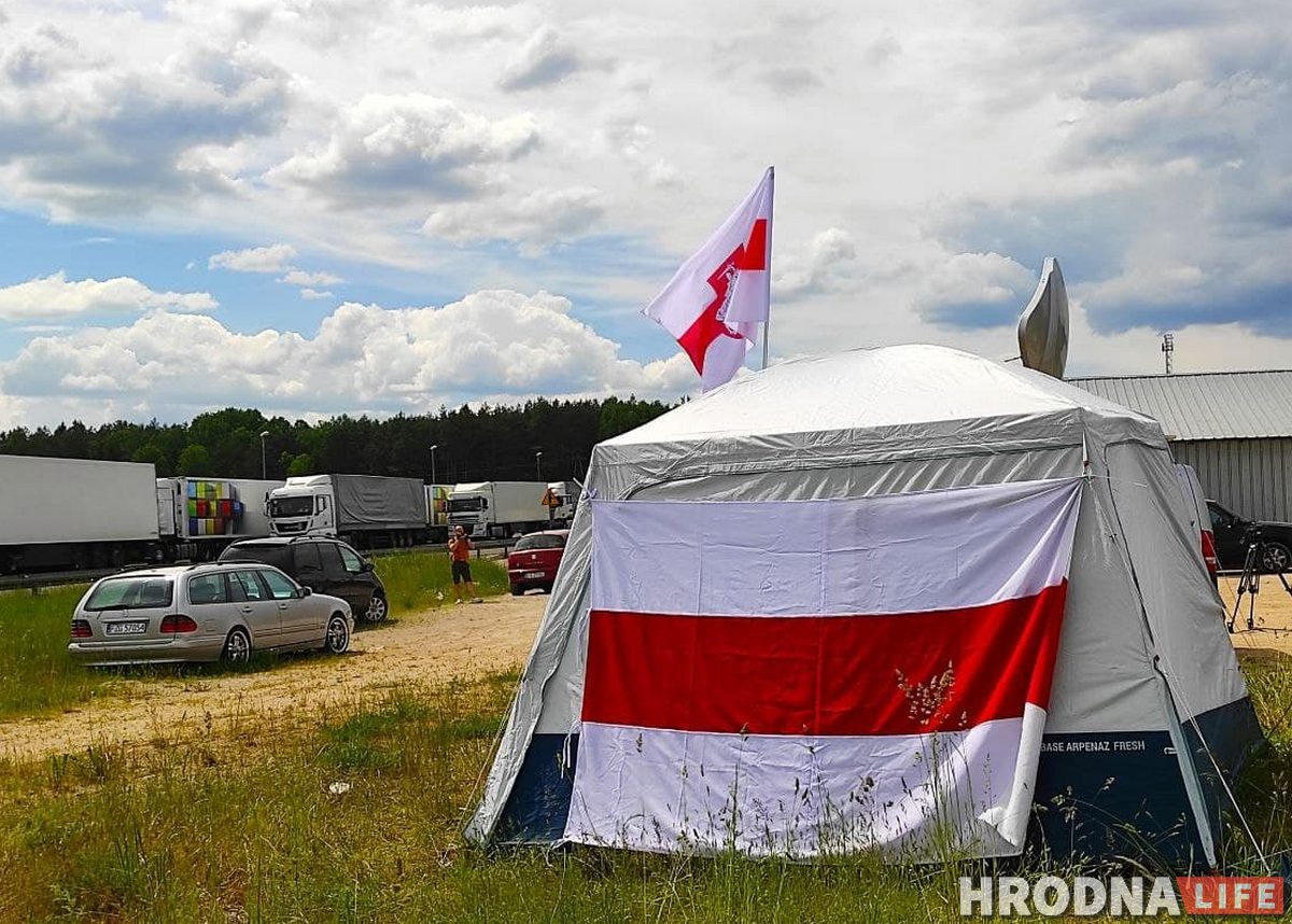 «Освободите политзаключенных и откройте границы». На польско-белорусской границе начался палаточный митинг