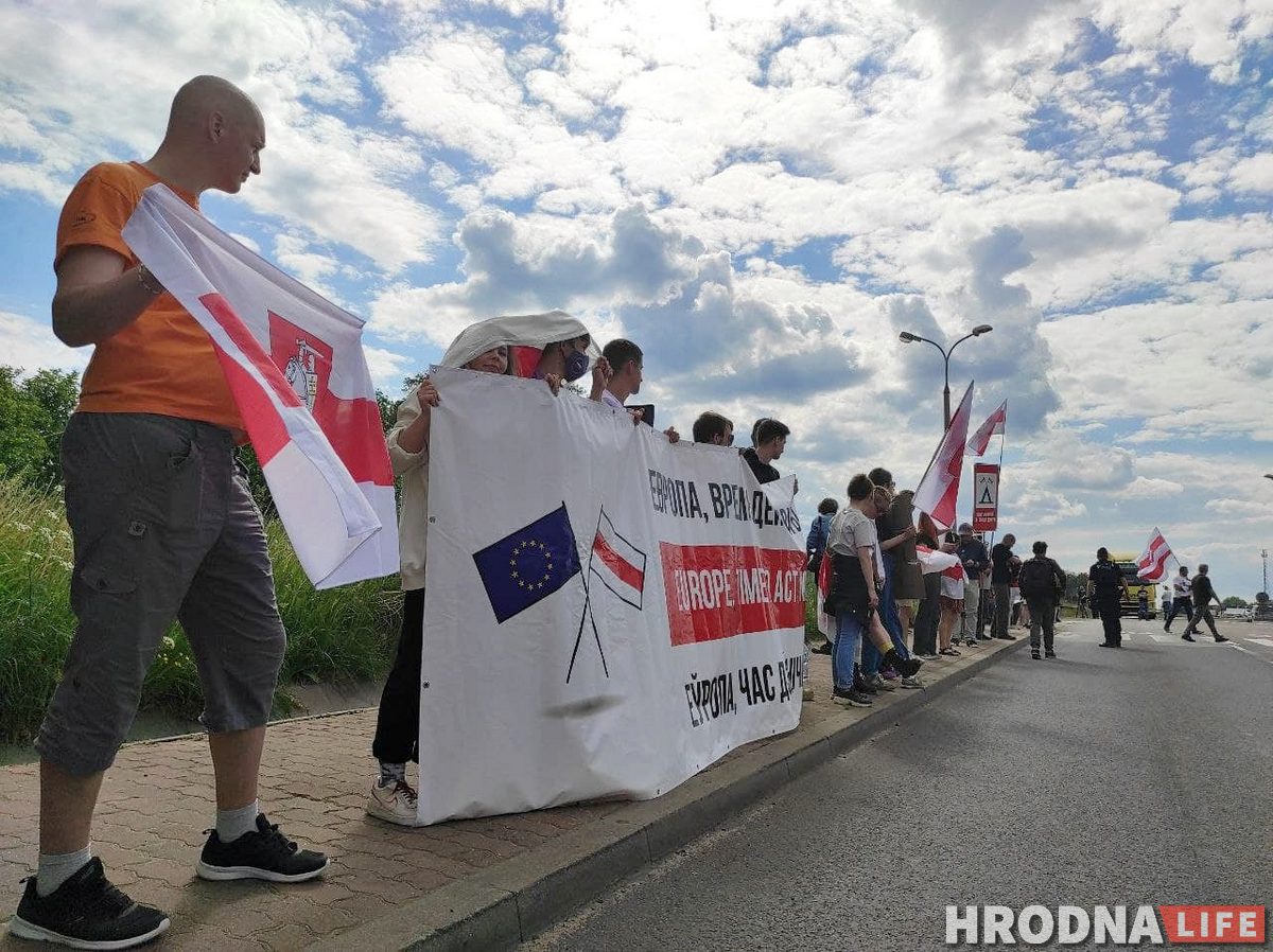 «Освободите политзаключенных и откройте границы». На польско-белорусской границе начался палаточный митинг