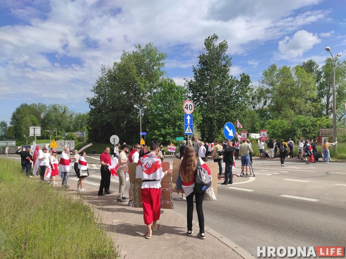 «Освободите политзаключенных и откройте границы». На польско-белорусской границе начался палаточный митинг