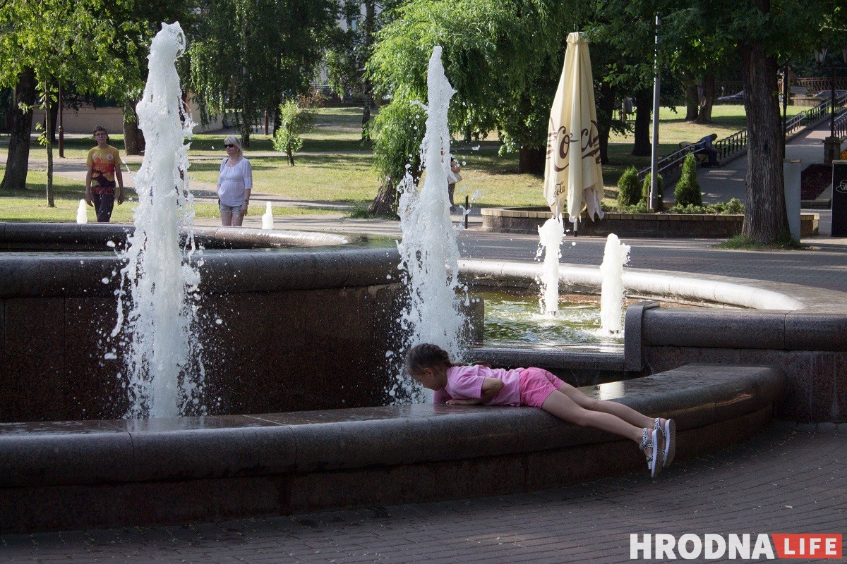 Фонтаны, Нёман и Городничанка. От жары гродненцы прячутся в воду