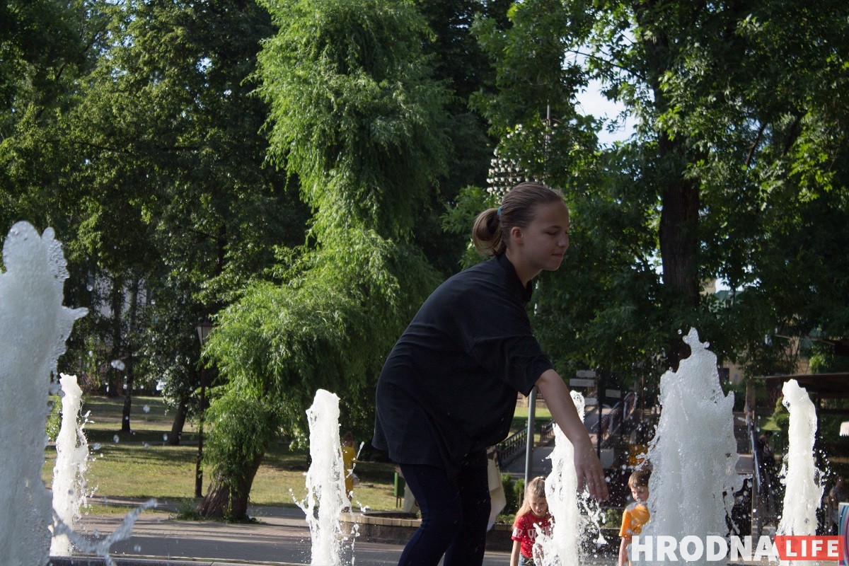 Фонтаны, Нёман и Городничанка. От жары гродненцы прячутся в воду