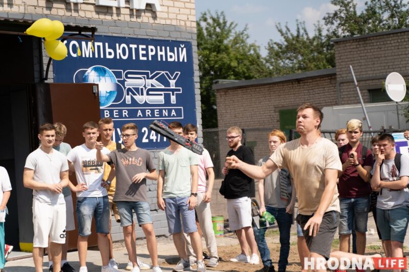Парень из "Матрицы", реванш с клавиатурой и охота на мышей. В Гродно открыли киберарену “Skynet”