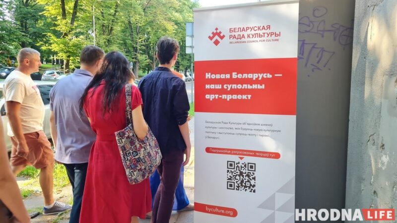 "Сістэма вучыць не чуць, а прыгнятаць". Звольненыя акцёры з Гродна паказалі ў Вільні «Трэцюю змену»