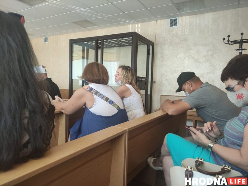 Актывістка "ІнфаCпецНаз" Вольга Бондарава спагнала з палітвязня 1000 рублёў за маральныя пакуты