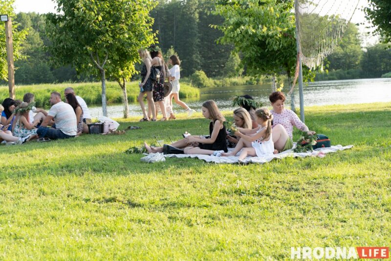 Начное вогнішча, танцы і папараць-кветка. Пад Гроднам яшчэ раз адсвяткавалі Купалле