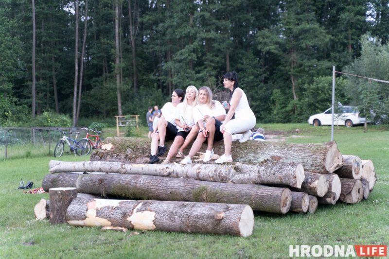 Начное вогнішча, танцы і папараць-кветка. Пад Гроднам яшчэ раз адсвяткавалі Купалле