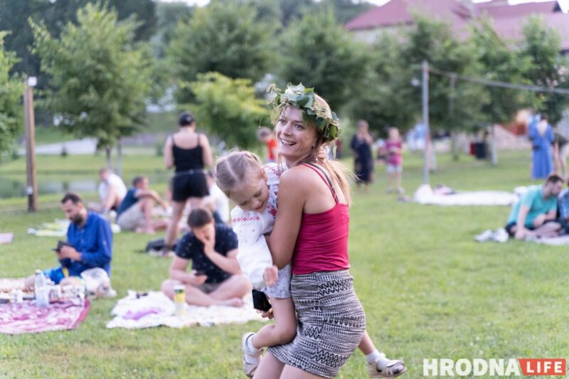 Начное вогнішча, танцы і папараць-кветка. Пад Гроднам яшчэ раз адсвяткавалі Купалле