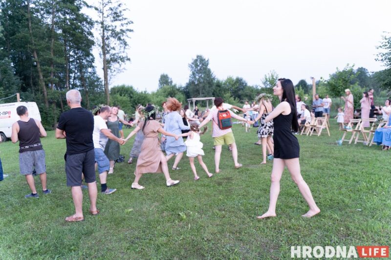 Начное вогнішча, танцы і папараць-кветка. Пад Гроднам яшчэ раз адсвяткавалі Купалле