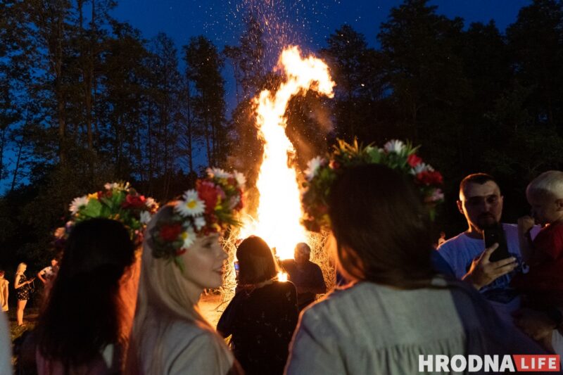 Начное вогнішча, танцы і папараць-кветка. Пад Гроднам яшчэ раз адсвяткавалі Купалле