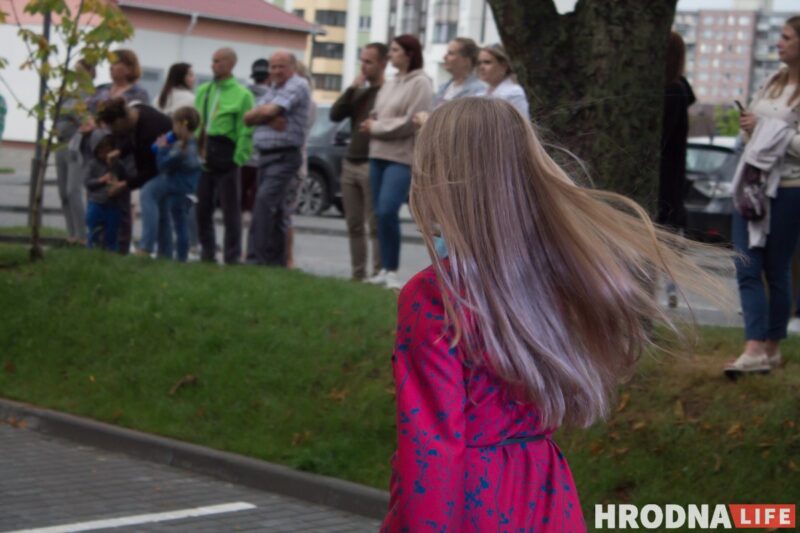 Чырвоная дарожка, моднае адзенне, палымяныя танцы. На паказе модаў у Гродне расказалі пра трэнды лета