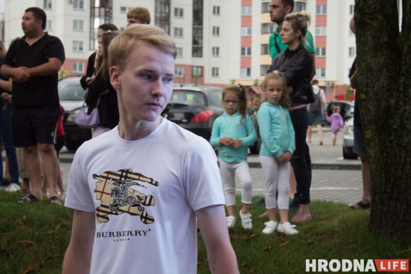 Чырвоная дарожка, моднае адзенне, палымяныя танцы. На паказе модаў у Гродне расказалі пра трэнды лета