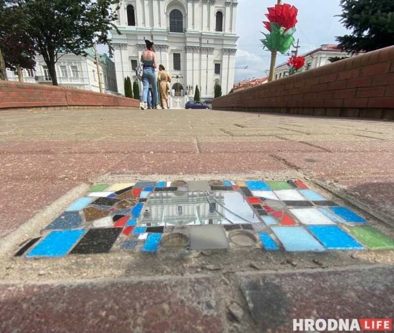 "Хирург тротуаров" или "свой Бэнкси"? Неизвестный мастер в Гродно создаёт стрит-арт под ногами