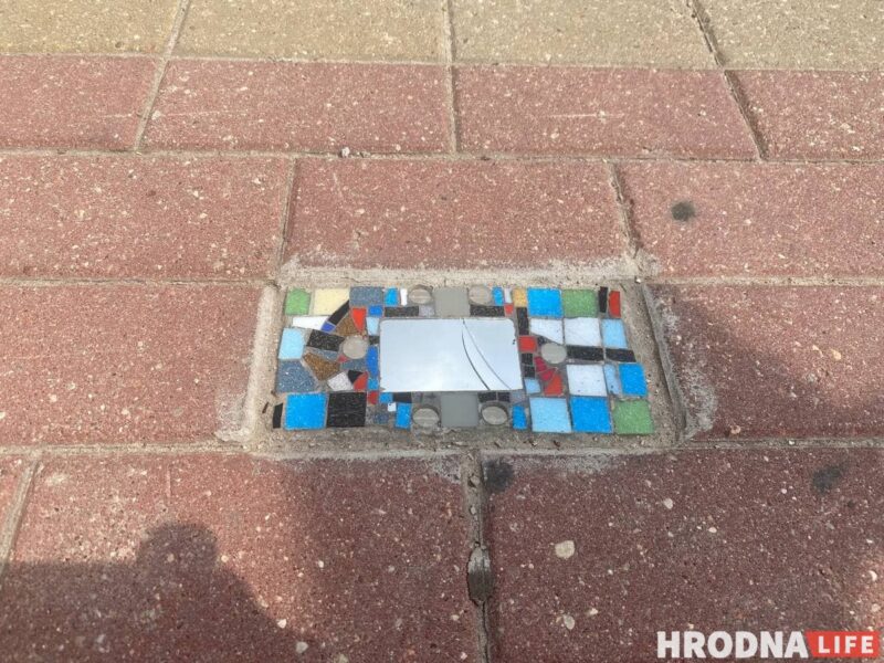 "Хирург тротуаров" или "свой Бэнкси"? Неизвестный мастер в Гродно создаёт стрит-арт под ногами