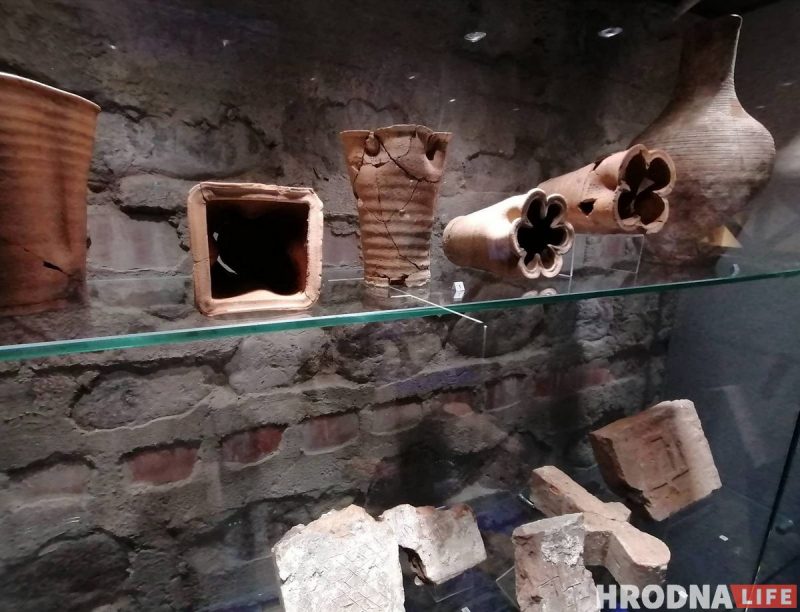 "Посмотрите под ноги". 7 мест в Старом замке, где можно увидеть историю