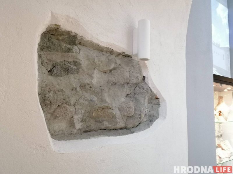 "Посмотрите под ноги". 7 мест в Старом замке, где можно увидеть историю