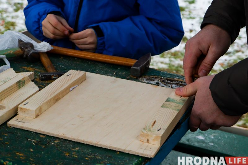 делаем кормушку для птиц из фанеры