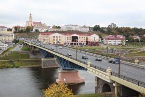 Без верхнего слоя асфальта, но с освещением: дорогу от Озерского шоссе до Заболоти откроют совсем скоро