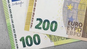 Не более 60 евро. В Литве ввели ограничения на вывоз валюты в Беларусь (обновлено)