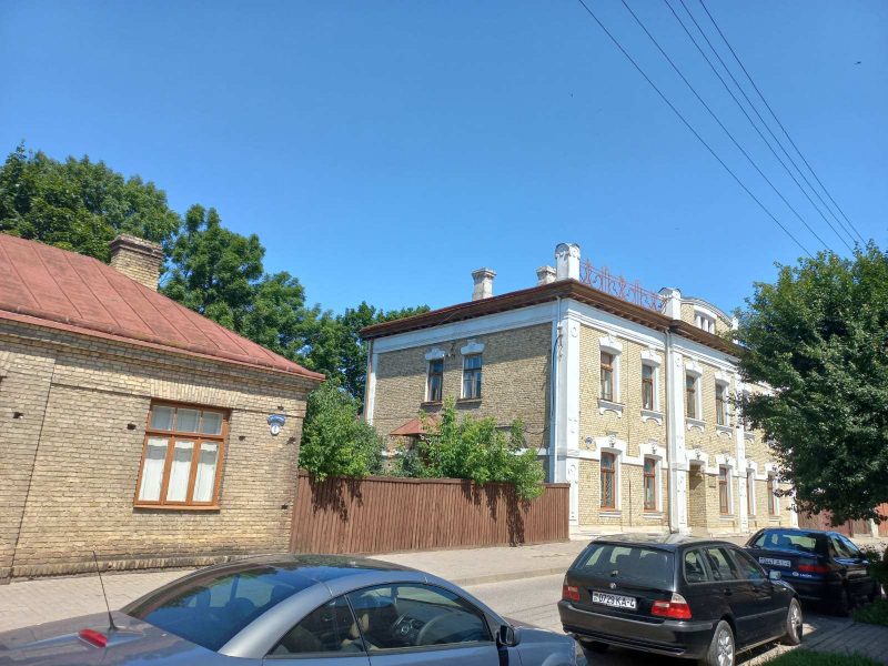У Гродне прадаюць "дом з ільвамі" на Студэнцкай. Колькі ён каштуе і чым незвычайны