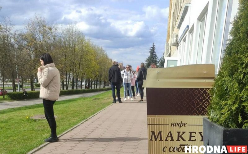 Без віз. Што адбывалася ля візавага цэнтра ў Гродне пасля адмены "жывой чаргі"