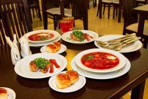 Чем будут кормить в школах и сколько это стоит