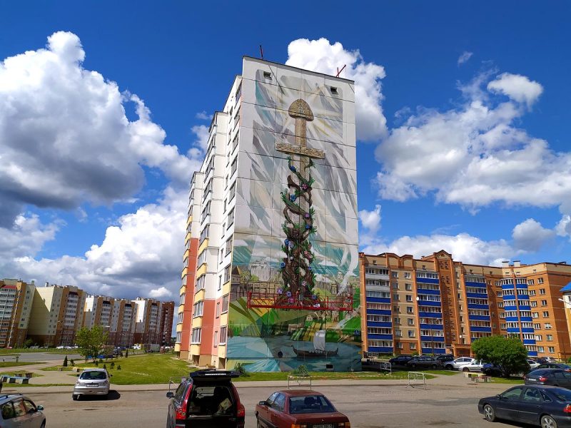 В центре Лиды появился мурал о любви, древних племенах и городской культуре