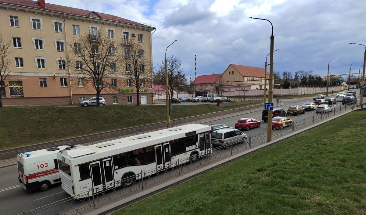 Общественный транспорт в Гродно стоит в пробках