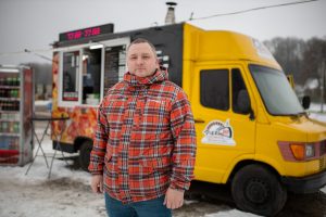 Гродненец вложил более $ 15 000 в фудтрак и поставил его в деревне. Деньги вернулись уже за год