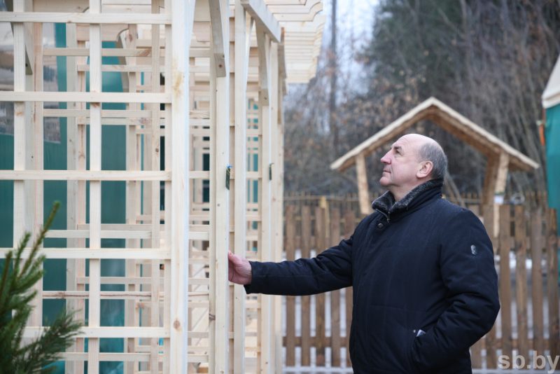Шоўрум і турагенцтва ў адным. Што можна купіць на пляцоўцы Гродзенскага лясгаса на Паўднёвым рынку