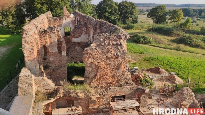 Не адбудоўваць "як было", а захаваць, што ёсць. Зацвердзілі праект кансервацыі Гальшанскага замка - вось як ён будзе выглядаць
