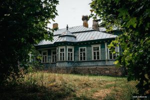Порозово