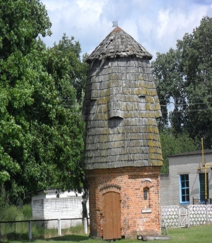 У Шчорсах выставілі на аўкцыён "дом мумі-троляў". Насамрэч гэта рэдкі помнік архітэктуры