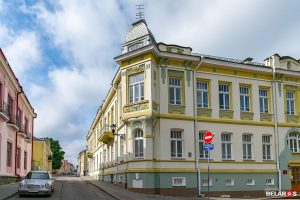 В Новогрудке частично разобрали старинный деревянный монастырь: реконструкция вызывает вопросы