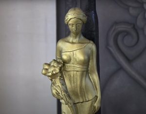 Часть камина в Алебастровом зале