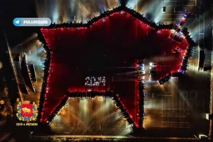 фигура из автомобилей - Зубр - появилась в Гродно к Новому году 2024