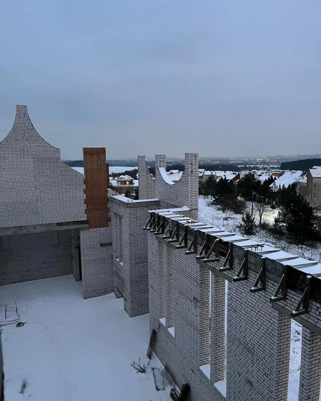 вид на стройплощадку костела в Барановичах