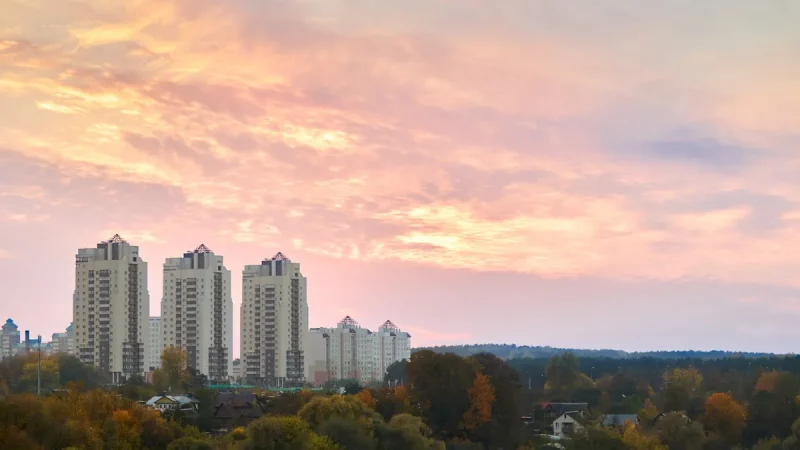 Высотные дома на переулке Поповича в Гродно. Фото: iStock
