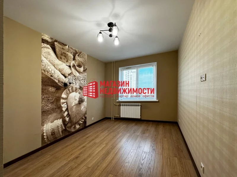 Недвижимость недели: четырехкомнатная квартира в темных тонах рядом с Неманом
