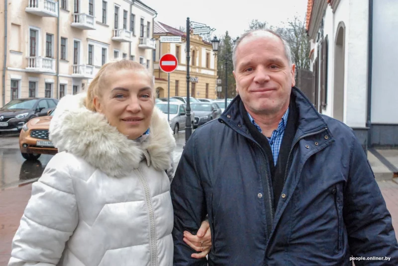 “Накалоў рэшткі піцы на зубачыстку і заявіў: «Гэта табе, дзетка, а рамантыка – у кіно»”. Як у Гродне 30 гадоў працуе шлюбнае агенцтва