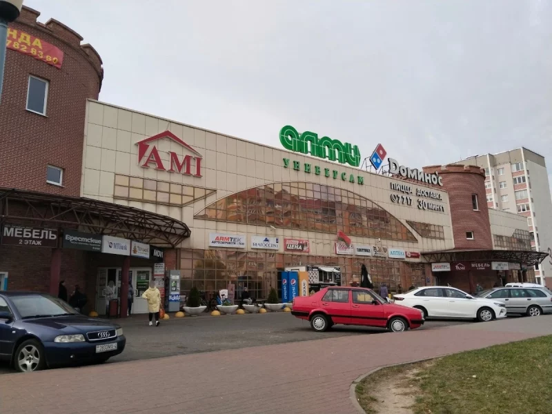 «Хуже, чем в сарае». Гродненец пожаловался на грязь в торговом центре на Девятовке 