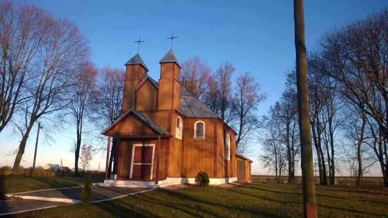 В Гродненском районе памятник деревянного зодчества обшили сайдингом с имитацией древесины 