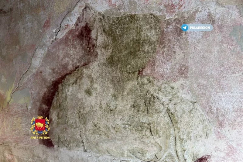 На стенах Святского замка реставраторы обнаружили 200-летние рисунки 