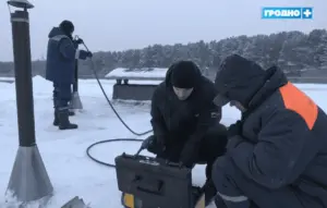 В Гродно должникам по коммуналке перекрывают доступ к канализации — ставят заглушки 