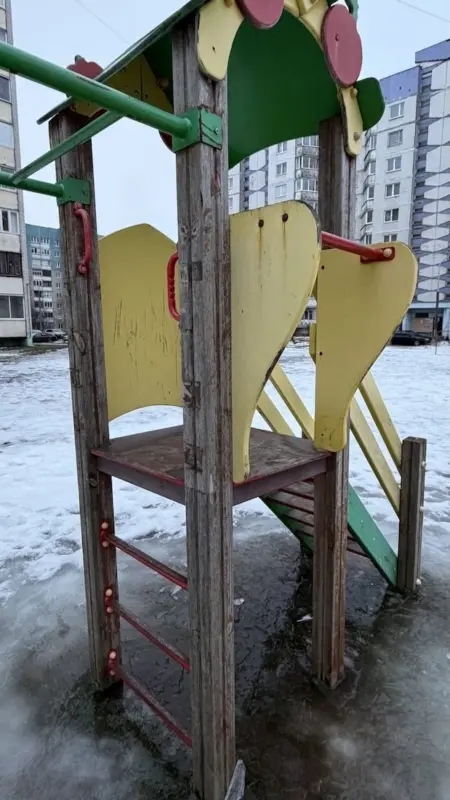 Гродненка пожаловалась на небезопасную детскую горку — вопрос решился через соцсети 