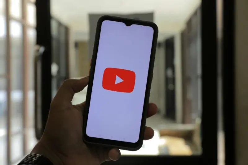 “Чё за бред”. В опросе госТВ гродненцы поддержали блокировку YouTube -  в соцсетях не согласились