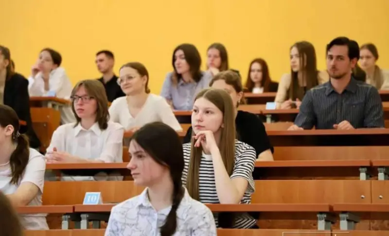 Студенты